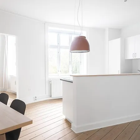 Beautiful 2-bedroom - 515 *